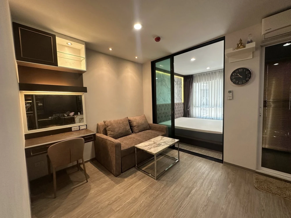 For sale: Regent Home Sukhumvit 97/1, Building B, 6th floor, decorated with simple, luxurious built-ins throughout the room. Don't miss out!