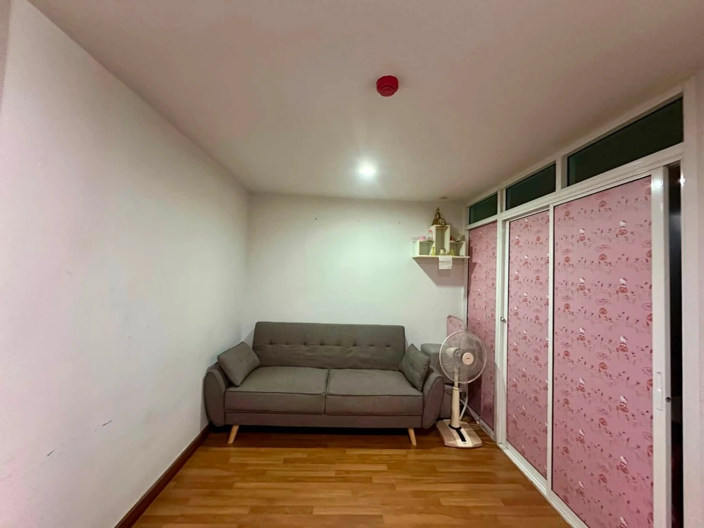 Selling a Regent Orchid Talad Plu unit, north-facing, in a prime location with complete amenities. Book now!