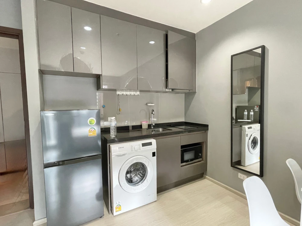 Selling a Rhythm Asoke condo, 29th floor. A lovely unit, fully furnished. Book now!
