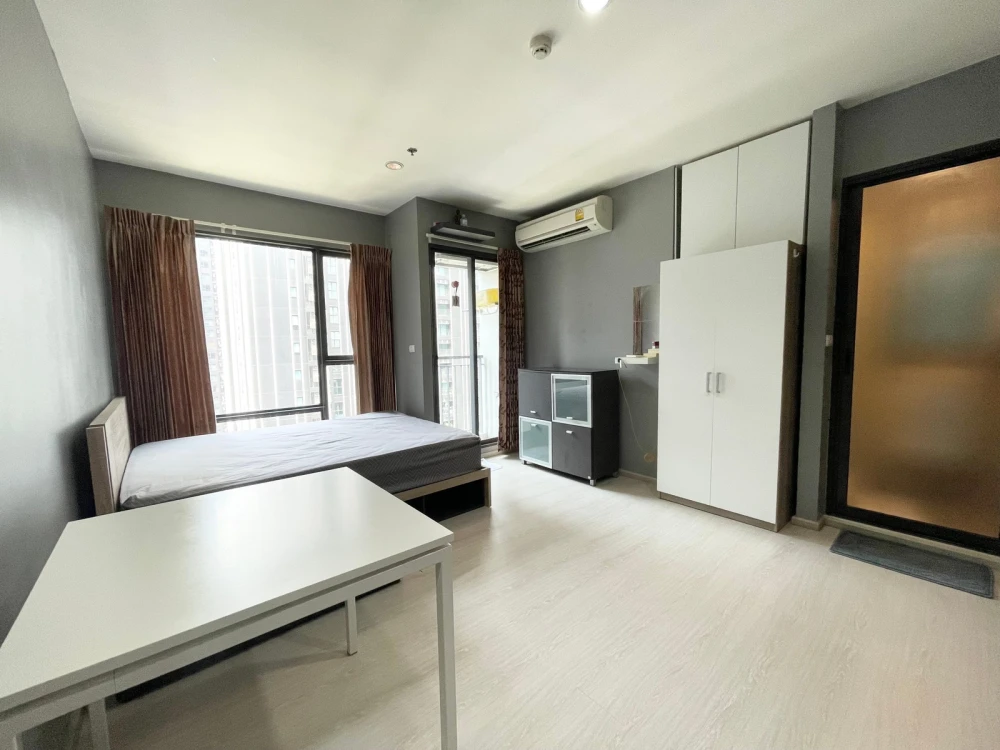 Selling a Rhythm Asoke condo, 29th floor. A lovely unit, fully furnished. Book now!
