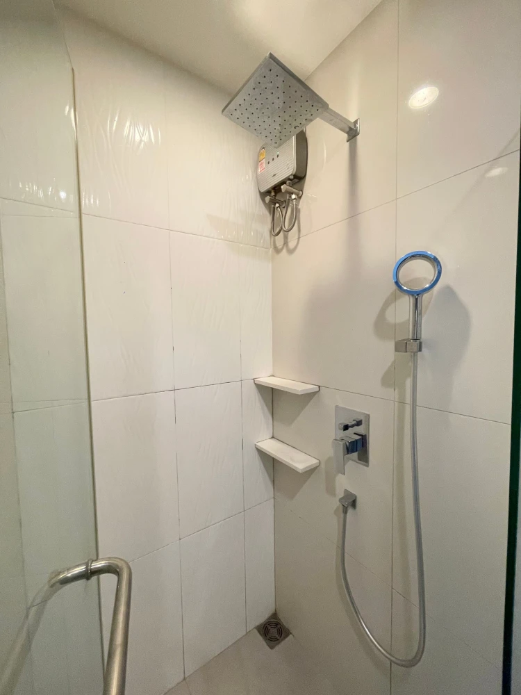 Selling a Rhythm Asoke condo, 29th floor. A lovely unit, fully furnished. Book now!
