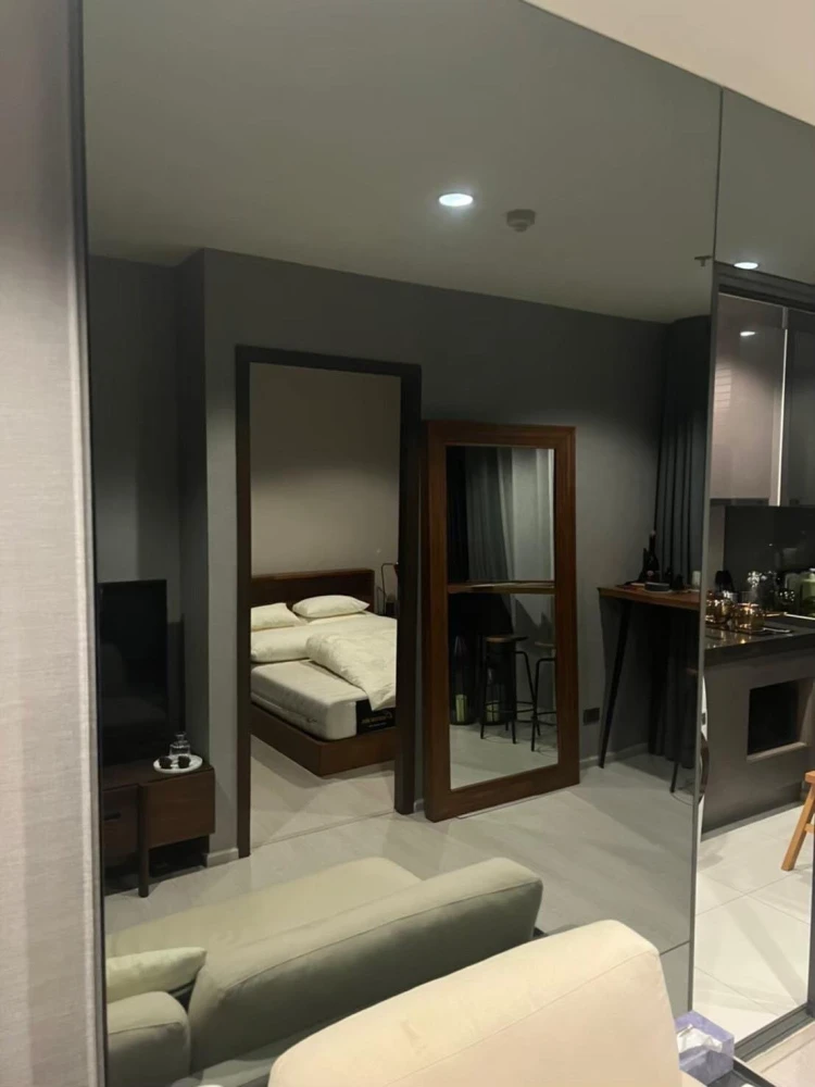 For sale: Rhythm Asoke, top floor 32, has a great view, full facilities in the room, book first, get it first.