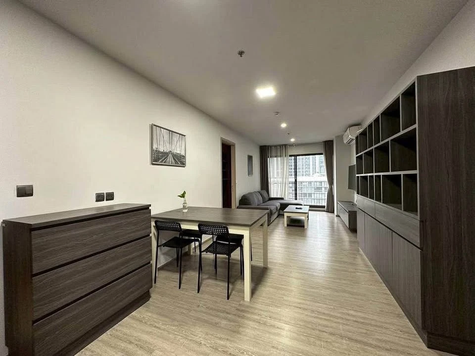 For sale: Rhythm Ekkamai, 8th floor, beautiful view, airy, open. Interested in owning one? Hurry and reserve now!