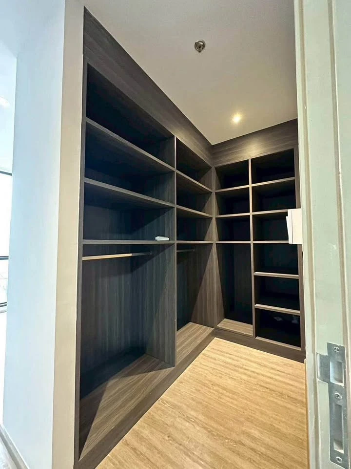 For sale: Rhythm Ekkamai, 8th floor, beautiful view, airy, open. Interested in owning one? Hurry and reserve now!