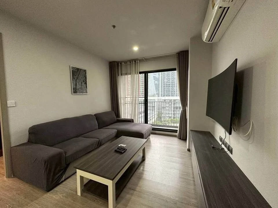 For sale: Rhythm Ekkamai, 8th floor, beautiful view, airy, open. Interested in owning one? Hurry and reserve now!