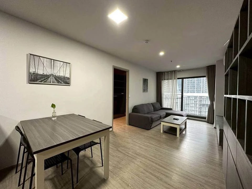 For sale: Rhythm Ekkamai, 8th floor, beautiful view, airy, open. Interested in owning one? Hurry and reserve now!