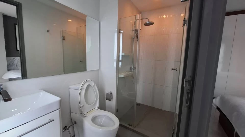 For sale: Rhythm Rangnam, large room, comfortable, 15th floor, east side, beautiful view, you will regret not buying it.