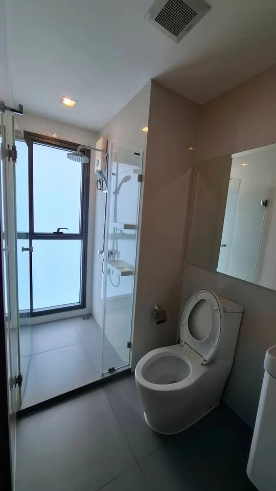 For sale: Rhythm Rangnam, large room, comfortable, 15th floor, east side, beautiful view, you will regret not buying it.