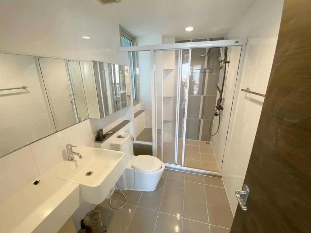 For sale: RHYTHM RATCHADA, high floor, special corner room, no one to disturb, large size, spacious, perfect in every corner, you can't miss booking.