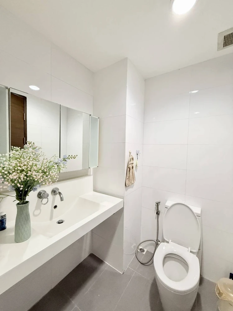 Selling a north-facing unit at Rhythm Ratchada, in a prime location with convenient transportation and fully furnished. Book now!