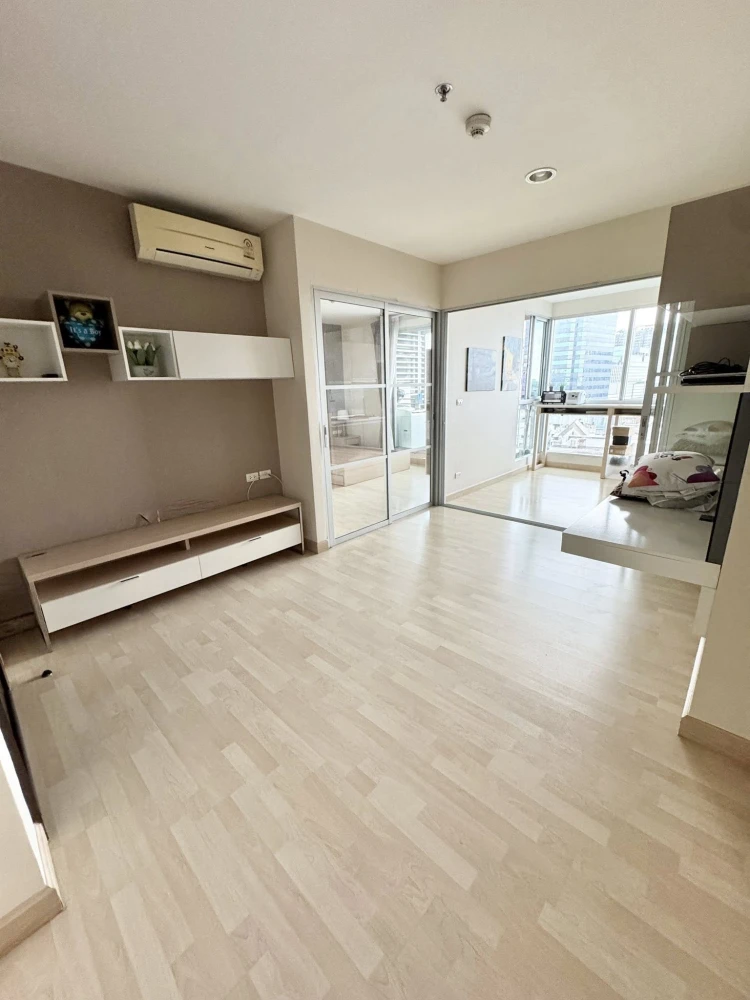 Rhythm Ratchada for sale, corner unit with privacy, plenty of usable space, comes with complete amenities, reserve now!