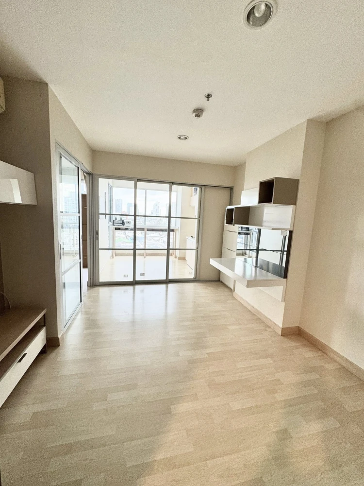Rhythm Ratchada for sale, corner unit with privacy, plenty of usable space, comes with complete amenities, reserve now!