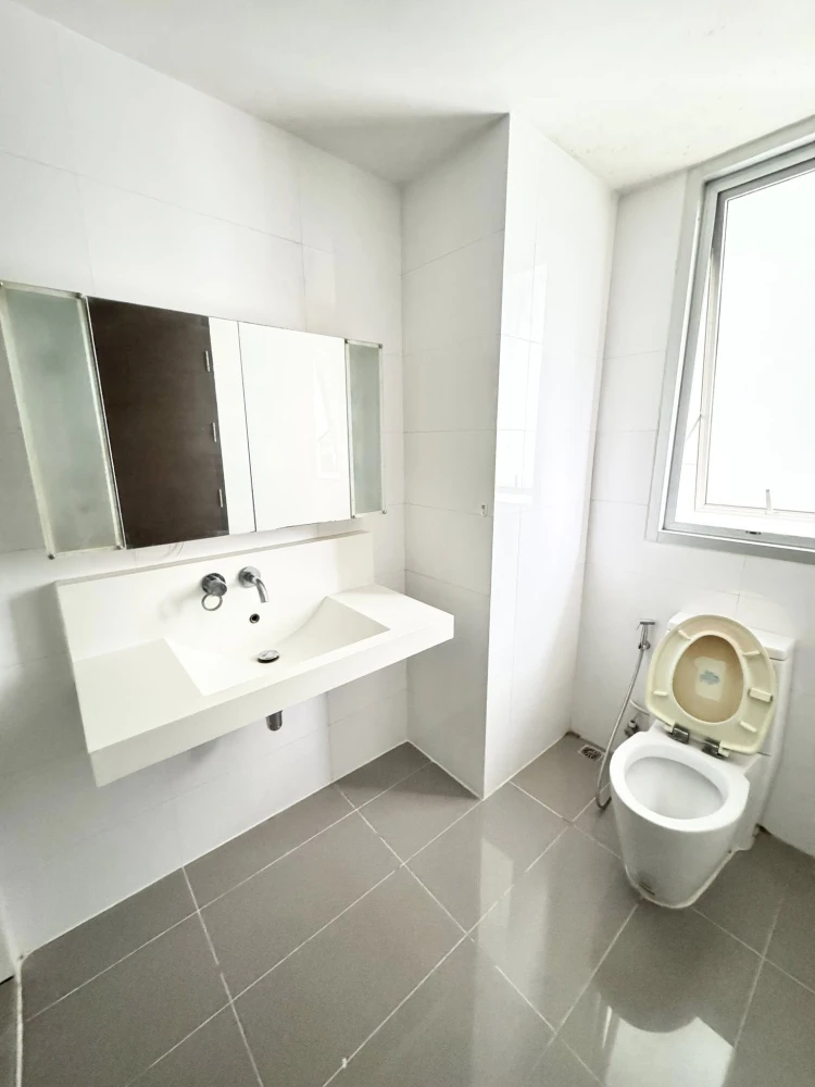 Rhythm Ratchada for sale, corner unit with privacy, plenty of usable space, comes with complete amenities, reserve now!