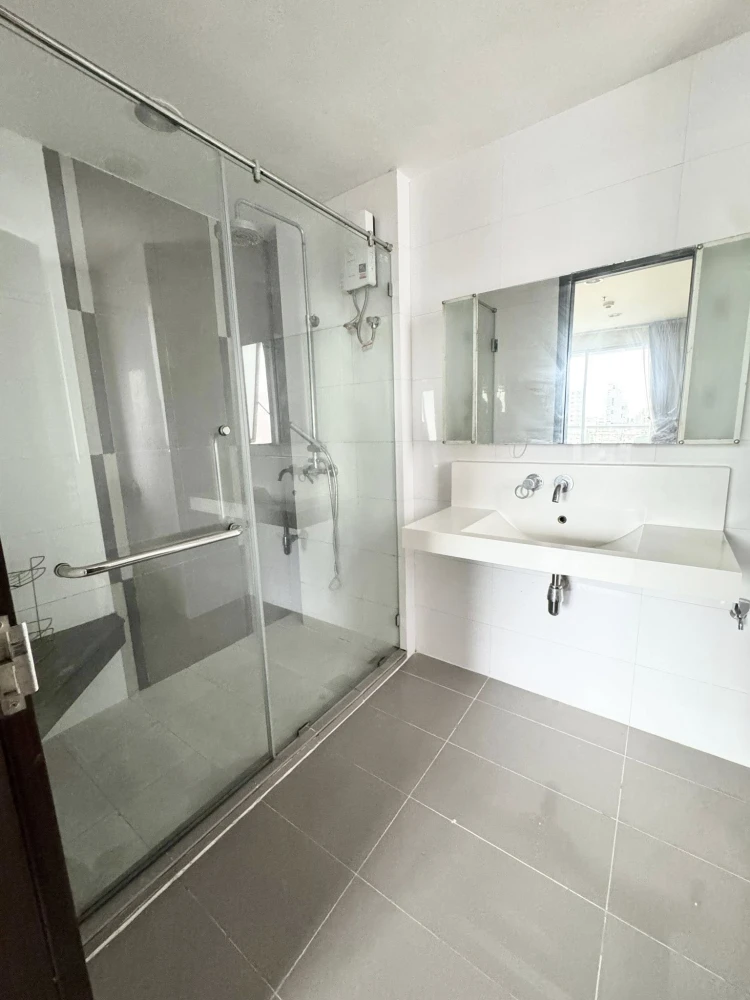 Rhythm Ratchada for sale, corner unit with privacy, plenty of usable space, comes with complete amenities, reserve now!