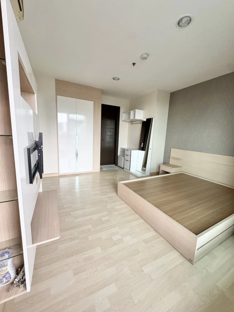 Rhythm Ratchada for sale, corner unit with privacy, plenty of usable space, comes with complete amenities, reserve now!