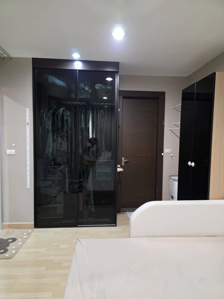 Selling a beautiful unit at Rhythm Ratchada, 29th floor. Ready to move in immediately. Unobstructed city view, high floor, great atmosphere. Book now!