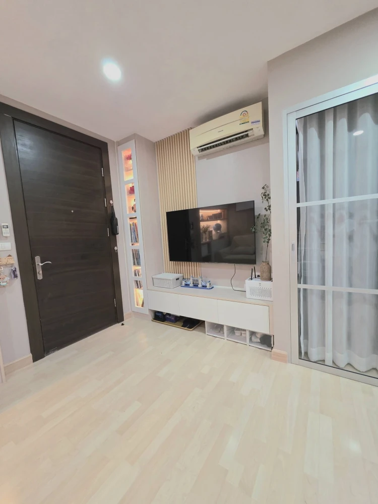 Selling a beautiful unit at Rhythm Ratchada, 29th floor. Ready to move in immediately. Unobstructed city view, high floor, great atmosphere. Book now!