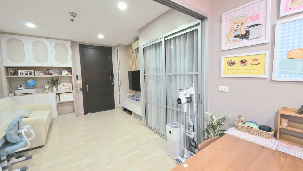 Selling a beautiful unit at Rhythm Ratchada, 29th floor. Ready to move in immediately. Unobstructed city view, high floor, great atmosphere. Book now!
