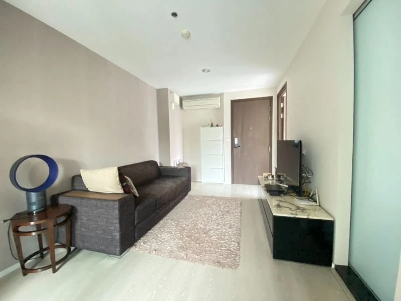 For sale: Rhythm Sathorn Narathiwas, corner unit with privacy, fully furnished, garden view, reserve now!