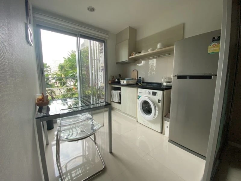 For sale: Rhythm Sathorn Narathiwas, corner unit with privacy, fully furnished, garden view, reserve now!