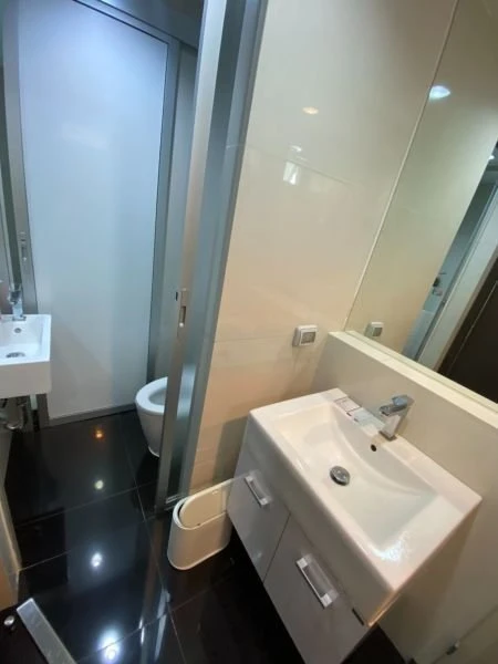 For sale: Rhythm Sathorn Narathiwas, corner unit with privacy, fully furnished, garden view, reserve now!