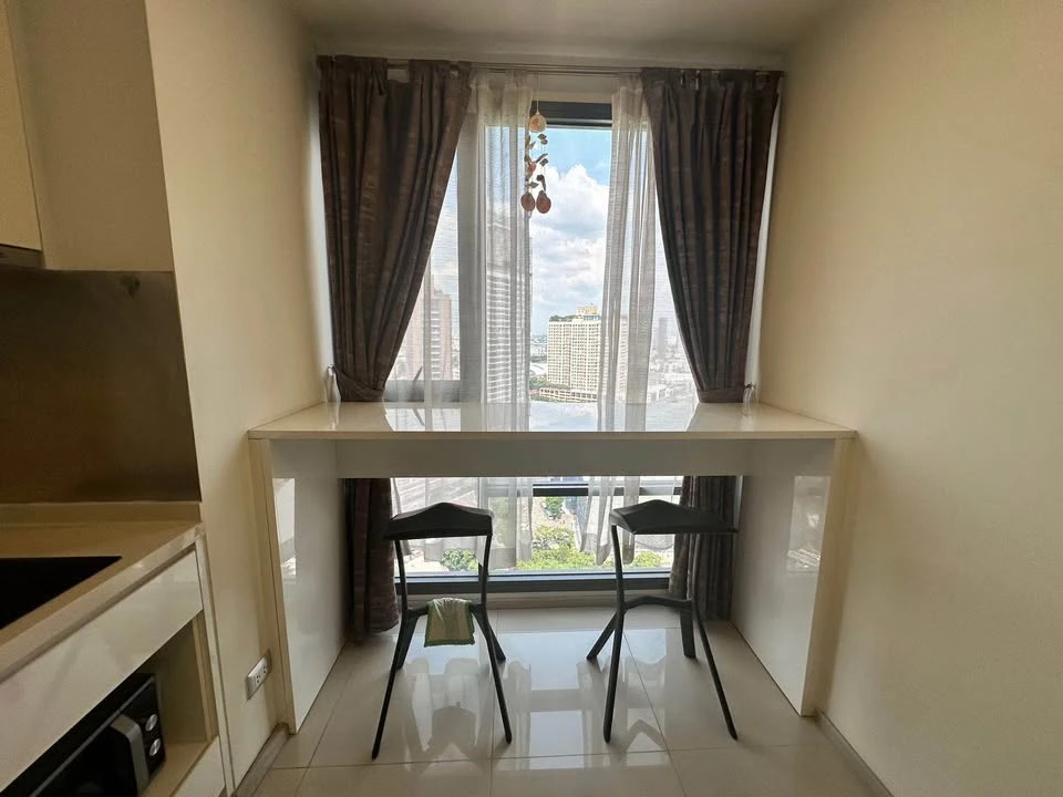 For sale: Rhythm Sukhumvit 42, high floor, 20th floor, lots of usable space, definitely not cramped, don't miss out.