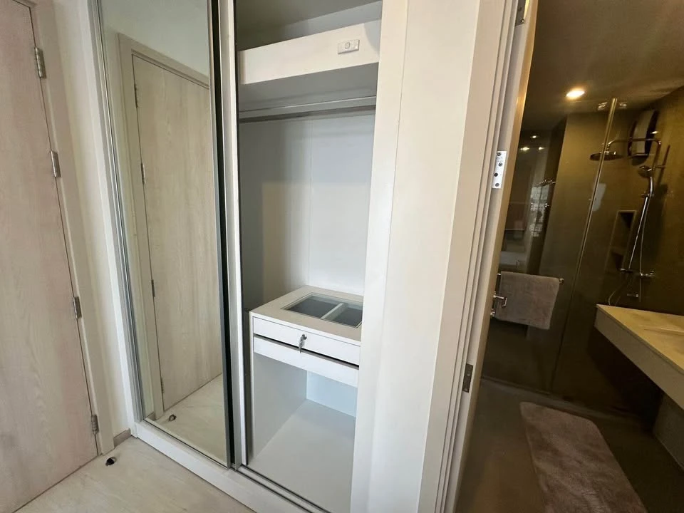 For sale: Rhythm Sukhumvit 42, high floor, 20th floor, lots of usable space, definitely not cramped, don't miss out.