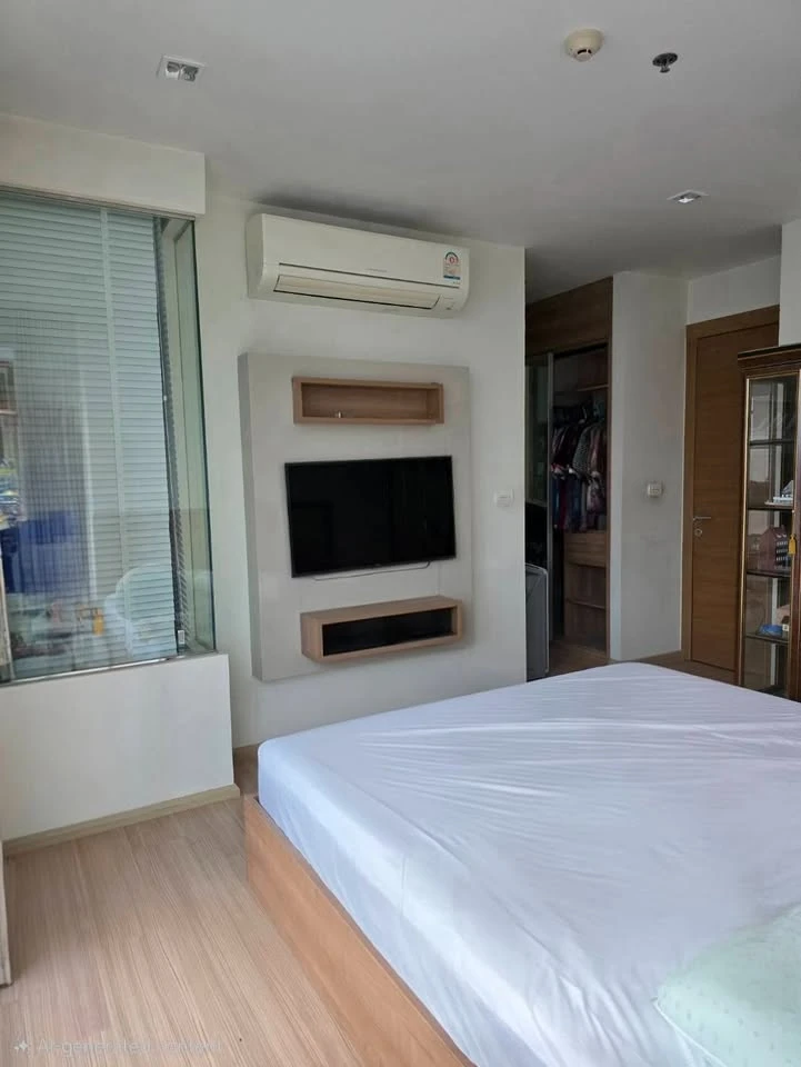Selling Rhythm Ratchada-Huai Khwang, corner unit, 2 bedrooms, fully furnished. Don't miss out!