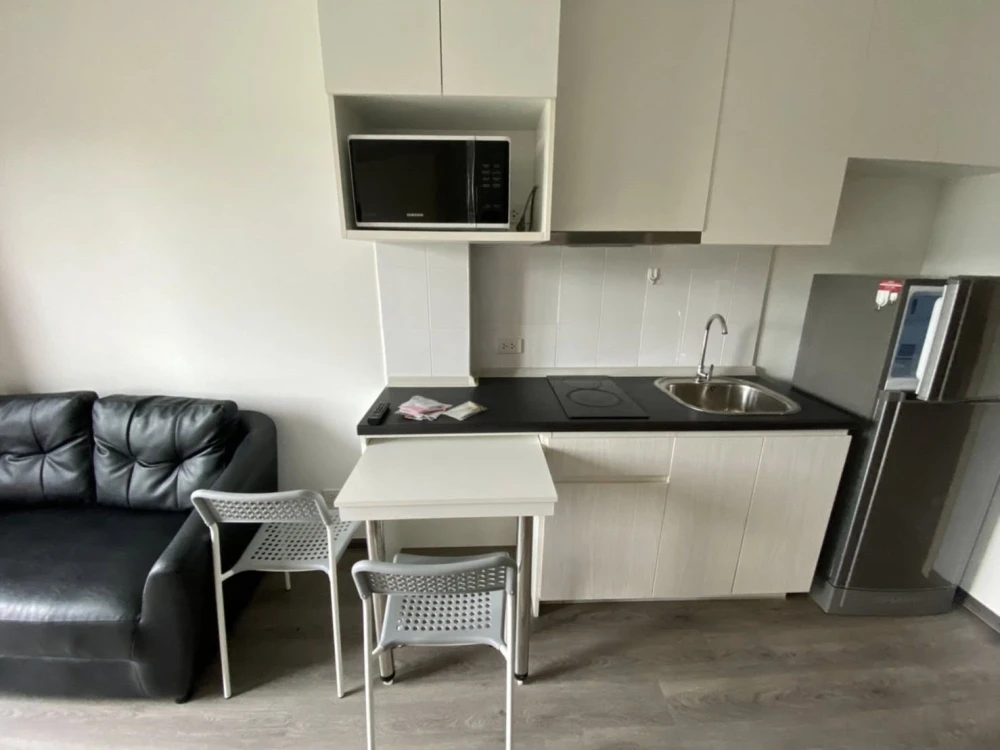 For sale: Rich Park Triple Station, Building 1, next to Hua Mak Station, 5th floor, with amenities. First come, first served.