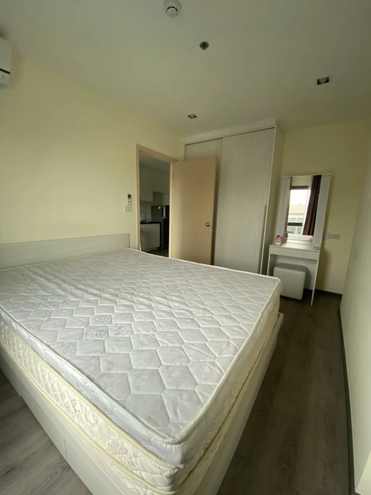 For sale: Rich Park Triple Station, Building 1, next to Hua Mak Station, 5th floor, with amenities. First come, first served.