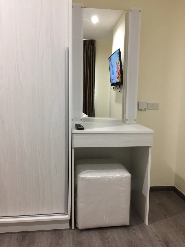 For sale: Rich Park Triple Station, Building 1, next to Hua Mak Station, 5th floor, with amenities. First come, first served.
