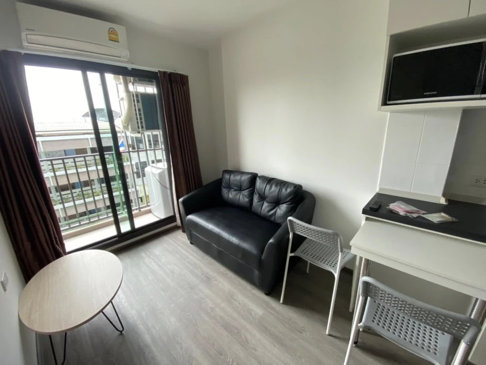 For sale: Rich Park Triple Station, Building 1, next to Hua Mak Station, 5th floor, with amenities. First come, first served.