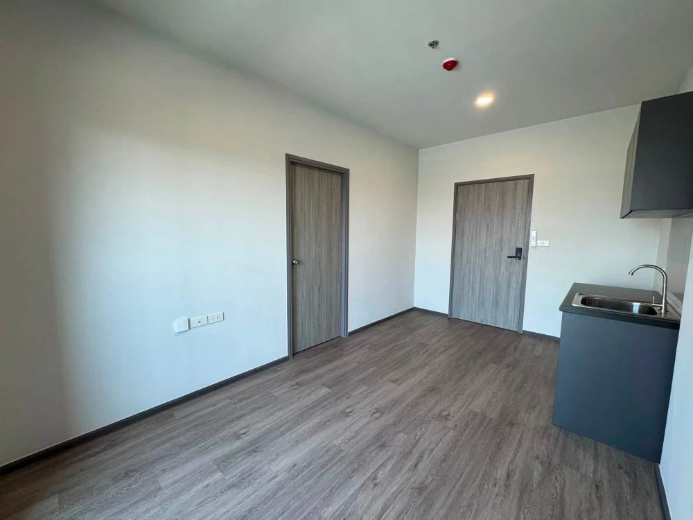 Selling unfurnished Rich Point @ BTS Wutthakat units in a great location with beautiful, unblocked views and convenient transportation. Book now!