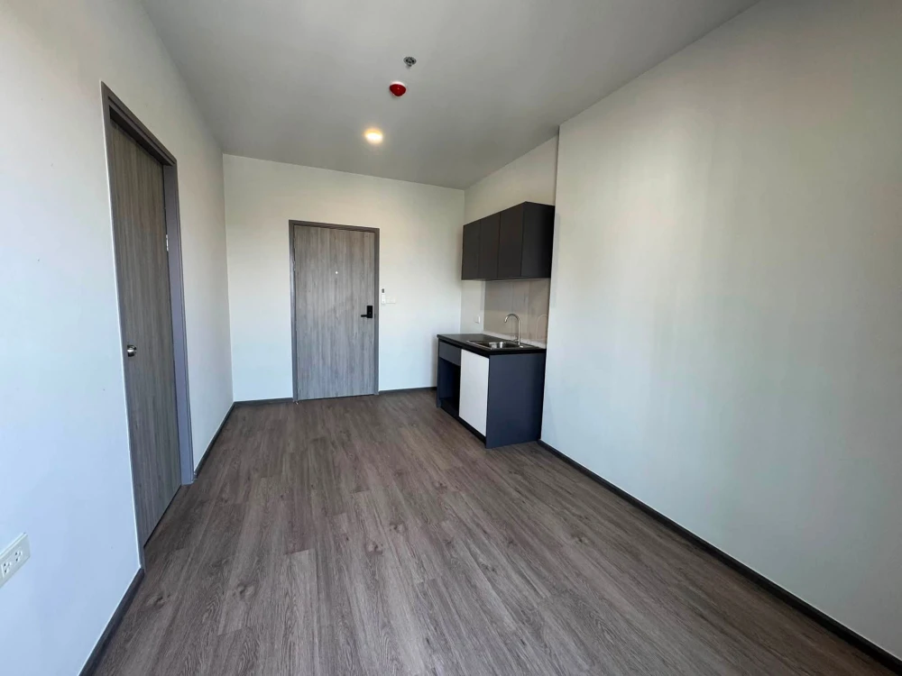 Selling unfurnished Rich Point @ BTS Wutthakat units in a great location with beautiful, unblocked views and convenient transportation. Book now!