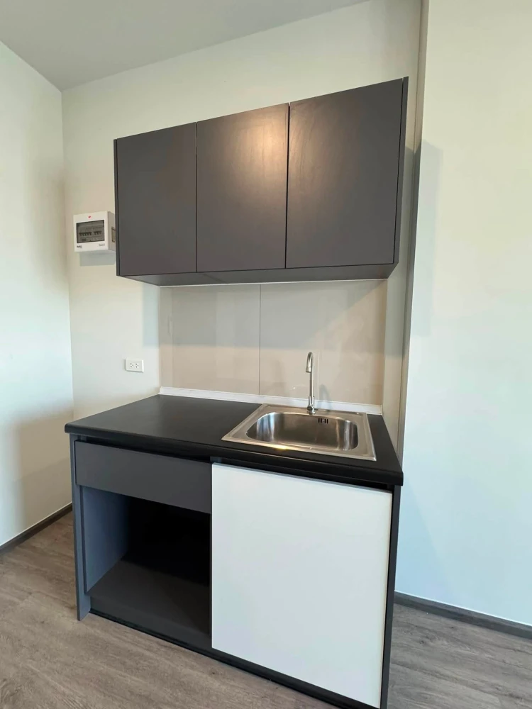 Selling unfurnished Rich Point @ BTS Wutthakat units in a great location with beautiful, unblocked views and convenient transportation. Book now!
