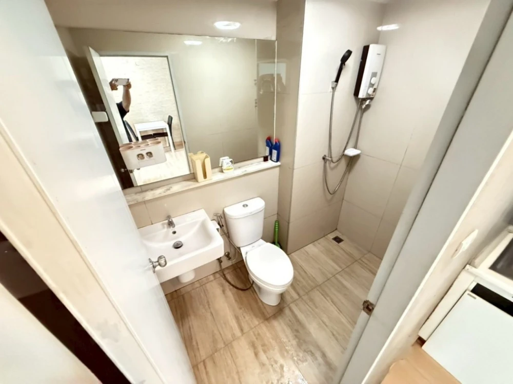 For sale rent: Rill Condo Rangsit, 6th floor, nice room, fully furnished, reserve now, don't delay.