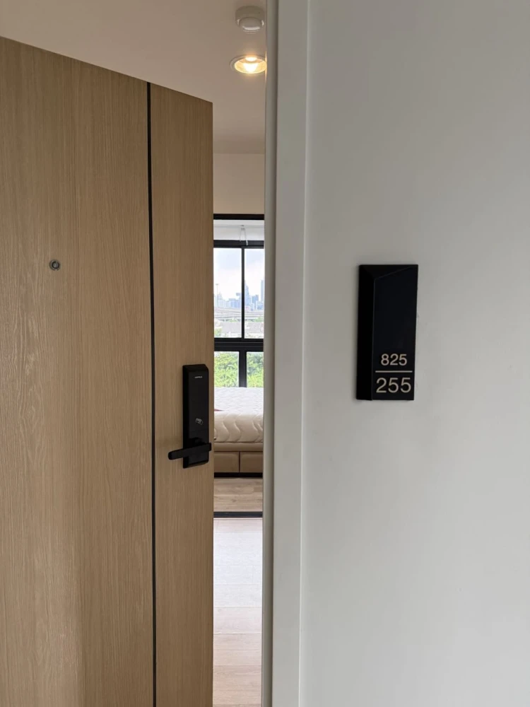 Selling Rise Rama 9, 1 bedroom, 1 bathroom. Great location, convenient transportation, excellent facilities. Book now!