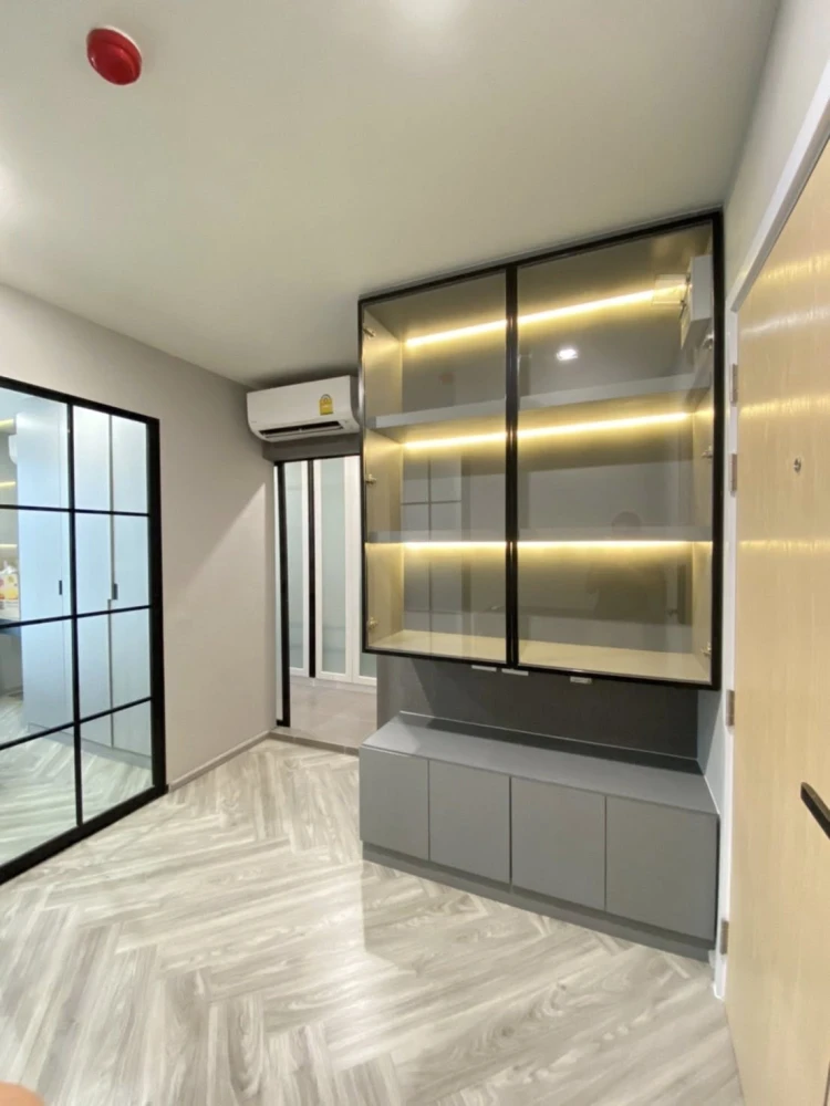 For sale Rise Rama 9 Combine room, large area, fully furnished, lots of cabinets! Almost no need to buy anything more, must reserve.