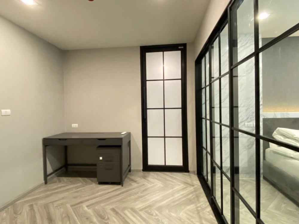 For sale Rise Rama 9 Combine room, large area, fully furnished, lots of cabinets! Almost no need to buy anything more, must reserve.