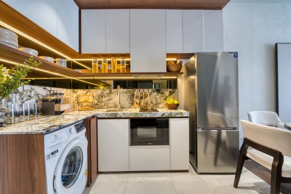 Selling a large 1BR Plus unit with additional space that can be used as an office or multipurpose room. Book now!