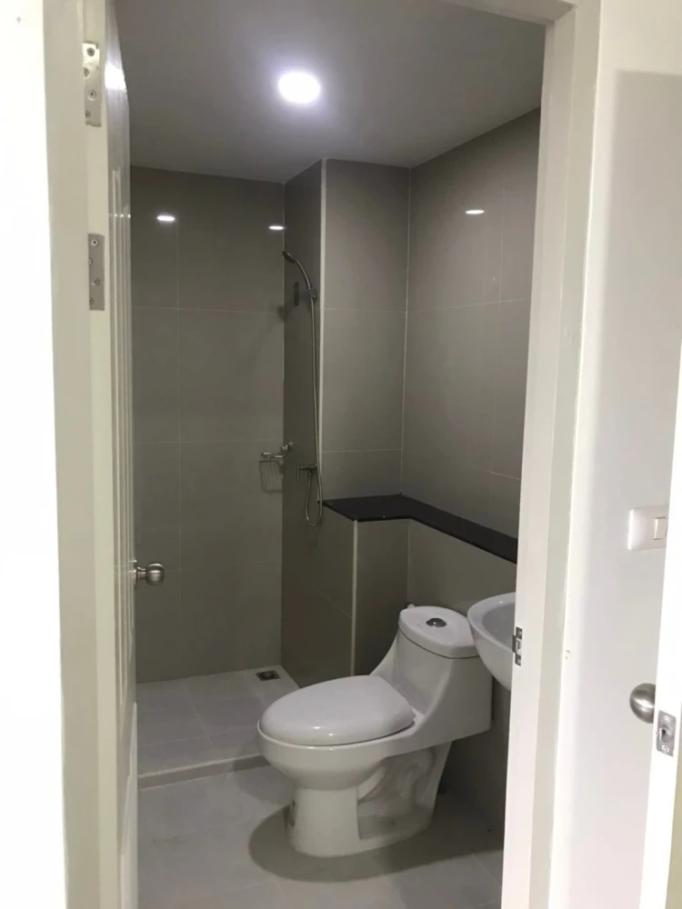 Selling a 3rd floor unit at Royal Hill Resort Bowin. Fully furnished with all amenities. Book now!