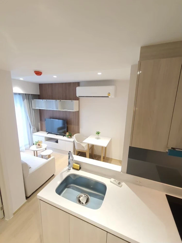 For sale/rent: Runesu Thonglor 5, beautifully decorated room, good location, convenient transportation, comes with complete furniture, don't miss it.