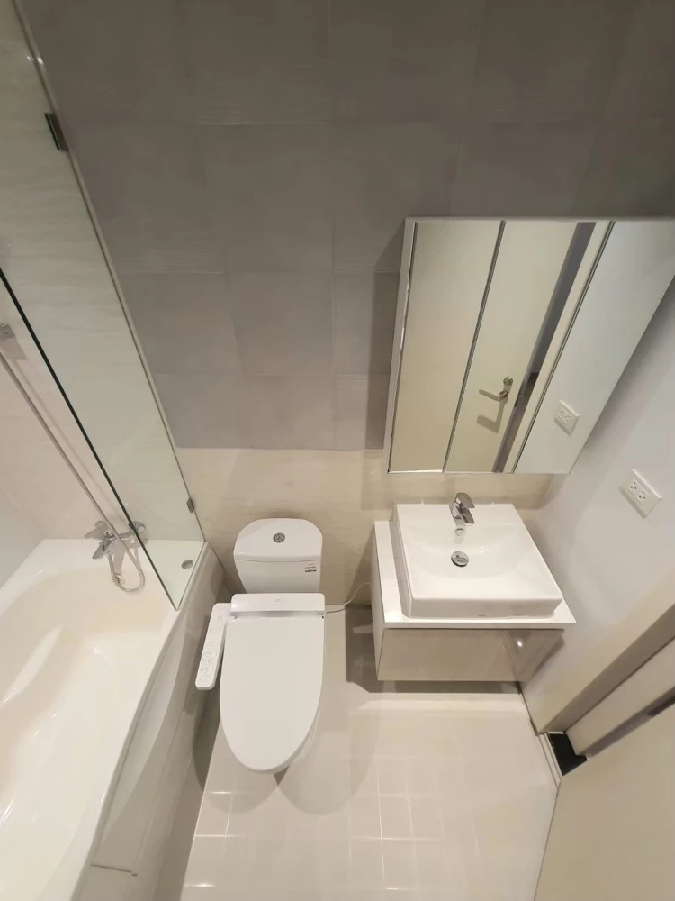 For sale/rent: Runesu Thonglor 5, beautifully decorated room, good location, convenient transportation, comes with complete furniture, don't miss it.