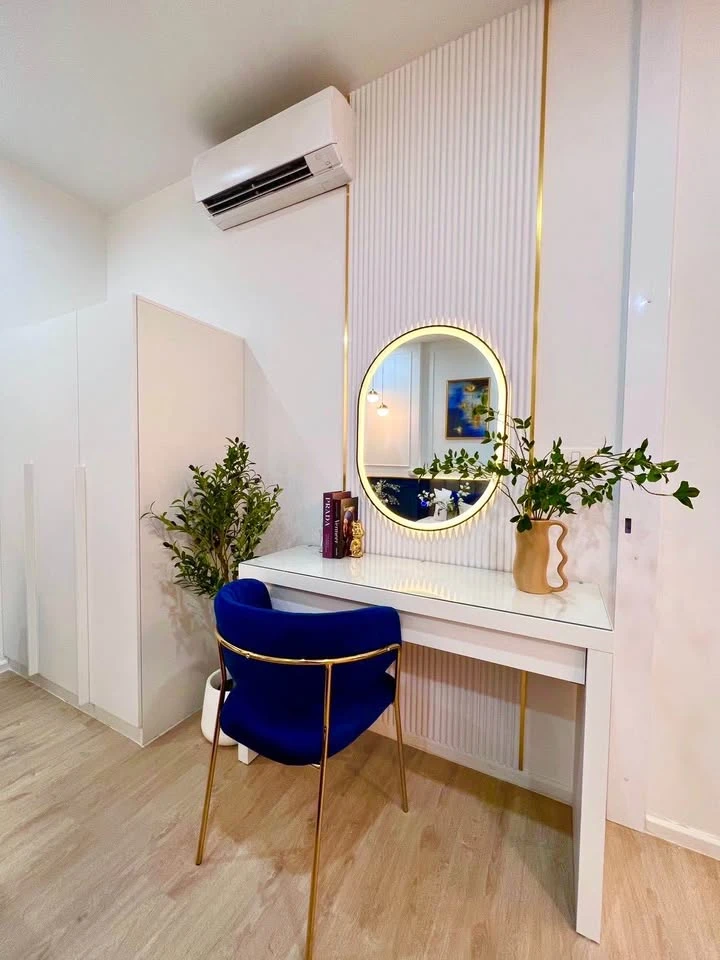 For sale or rent: S1 Rama 9 unit. The room stays cool and comfortable as it doesn't get direct sunlight. Stylish and well-decorated, it meets all your