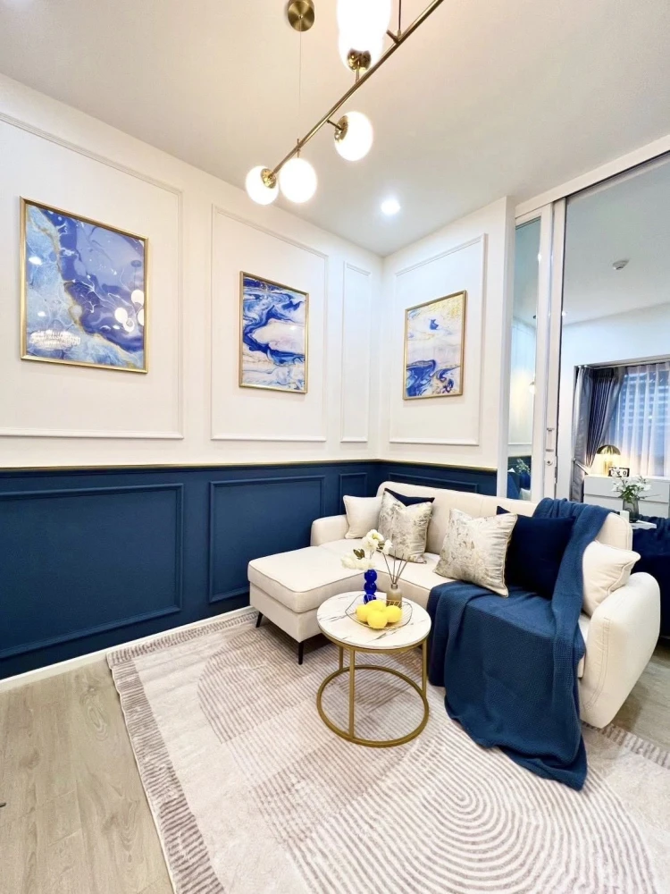 For sale: S1 Rama 9, beautifully decorated room, comes with all props and appliances as shown in the picture. Hurry and reserve now!