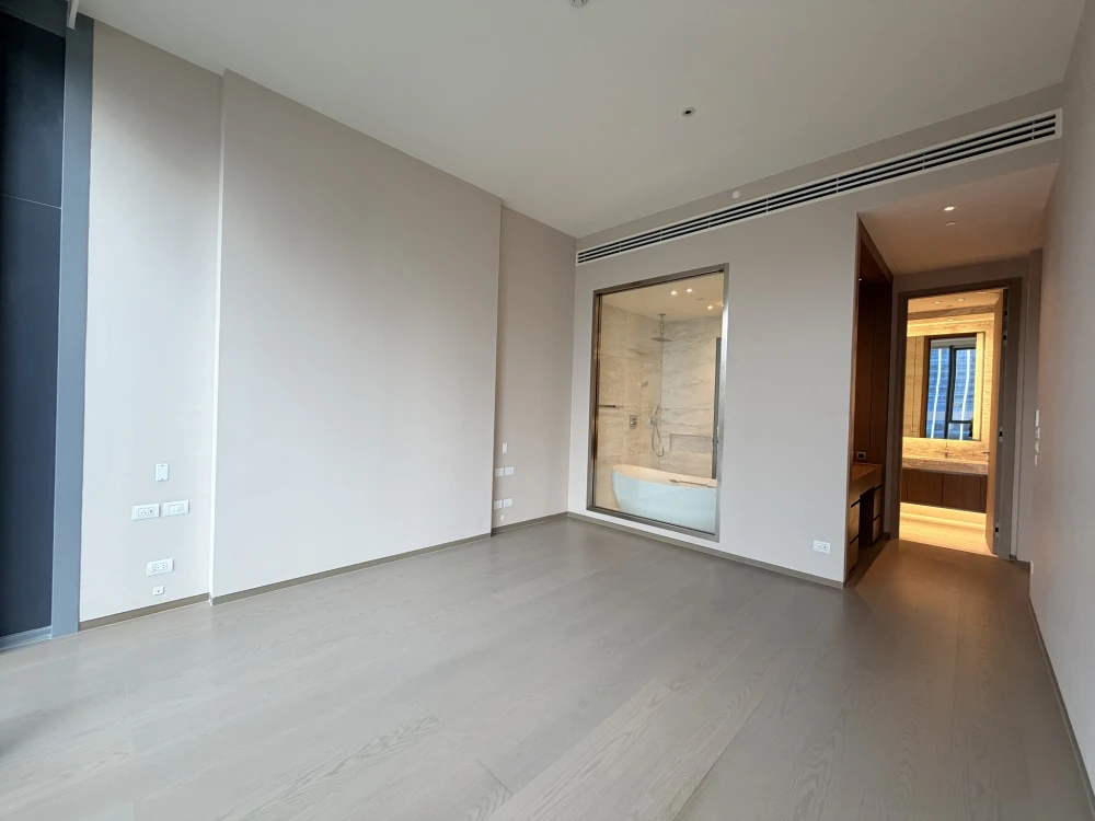 For sale: SCOPE Langsuan, spacious and comfortable room, high floor, hurry and reserve now, don't miss out!!!