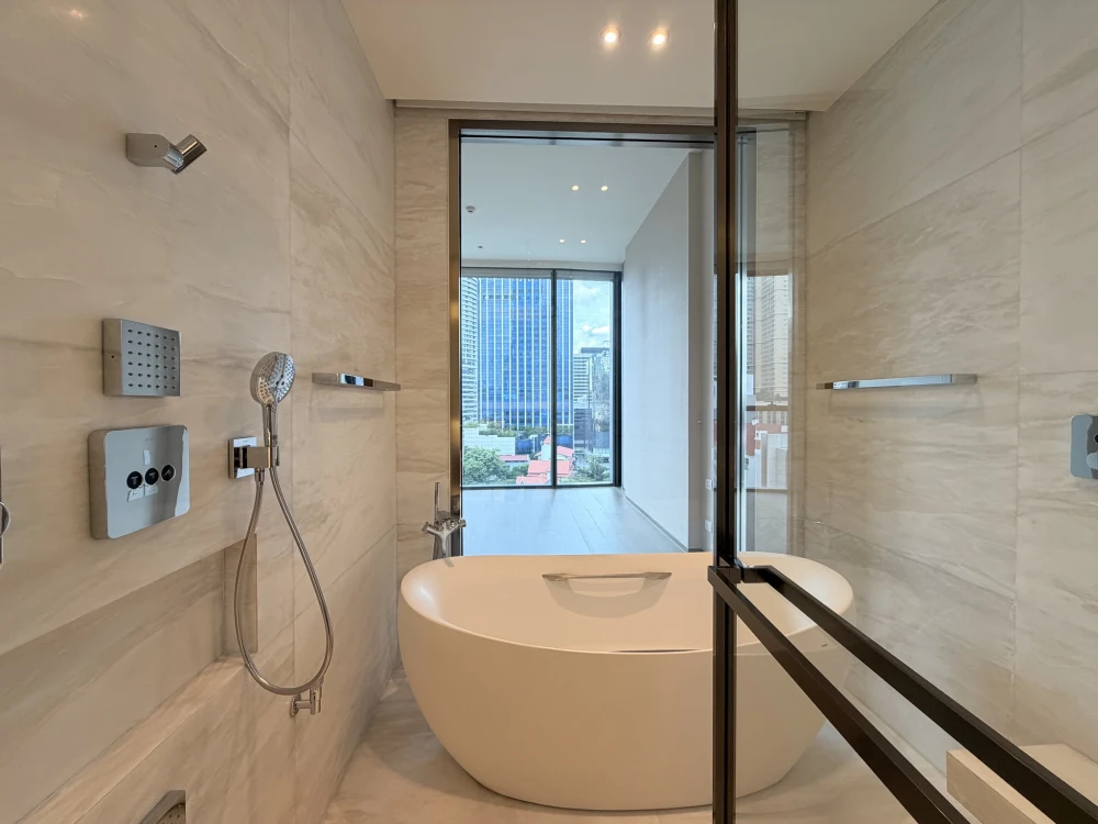 For sale: SCOPE Langsuan, spacious and comfortable room, high floor, hurry and reserve now, don't miss out!!!