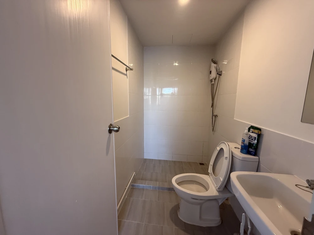 Selling Sena Kith Chalong Krung-Ladkrabang, 2nd floor unit with pool view and full amenities. Book now!