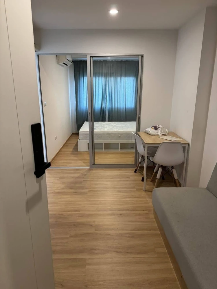 Selling Sena Kith Chalong Krung-Ladkrabang, 7th floor unit, unobstructed view, not hot, fully furnished. Book now!