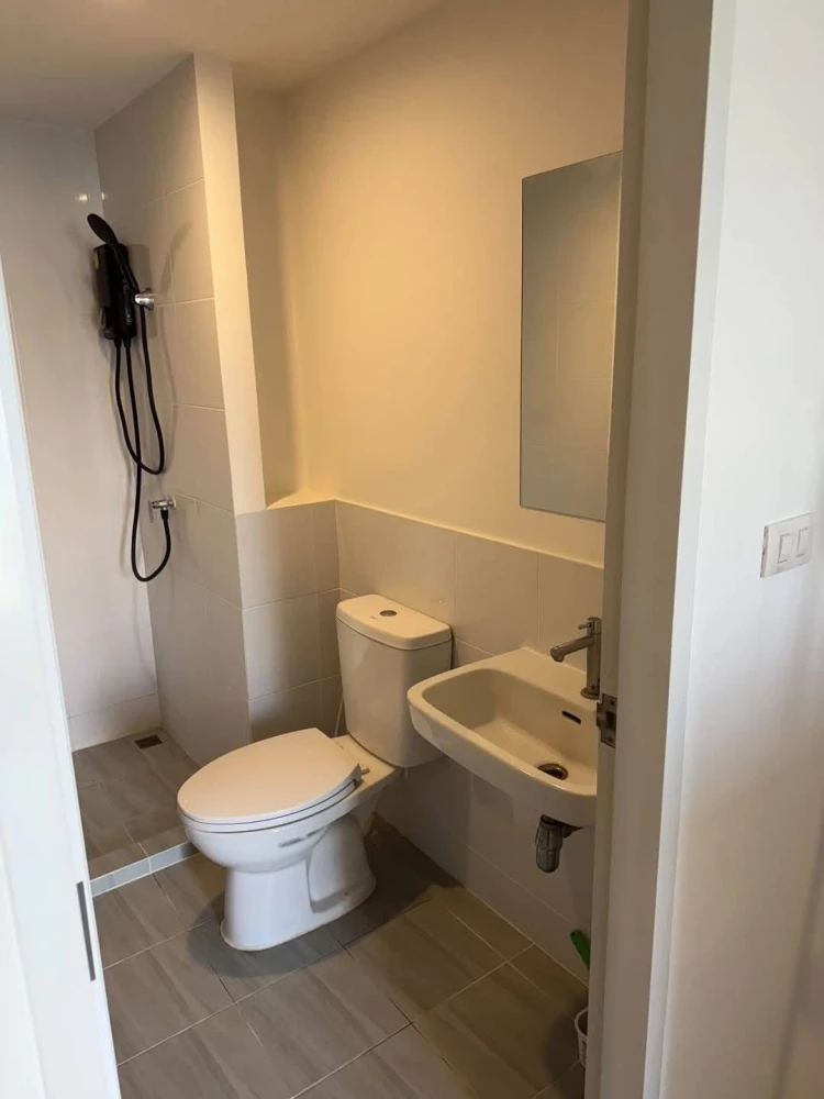 Selling Sena Kith Chalong Krung-Ladkrabang, 7th floor unit, unobstructed view, not hot, fully furnished. Book now!